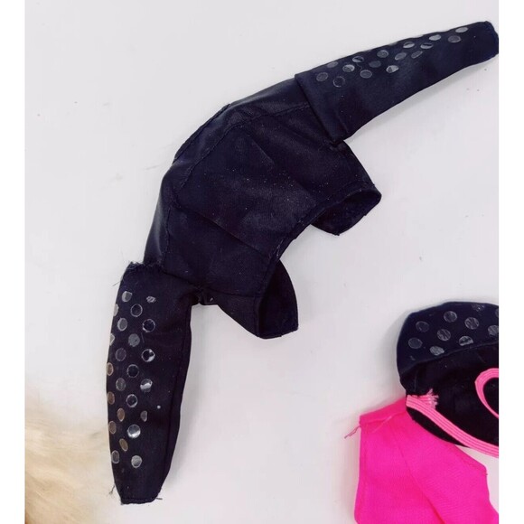 Vintage 1991 Rappin Rockin Barbie Doll With Some Of Her Outfit & Chain Shoes Toy - Picture 9 of 16